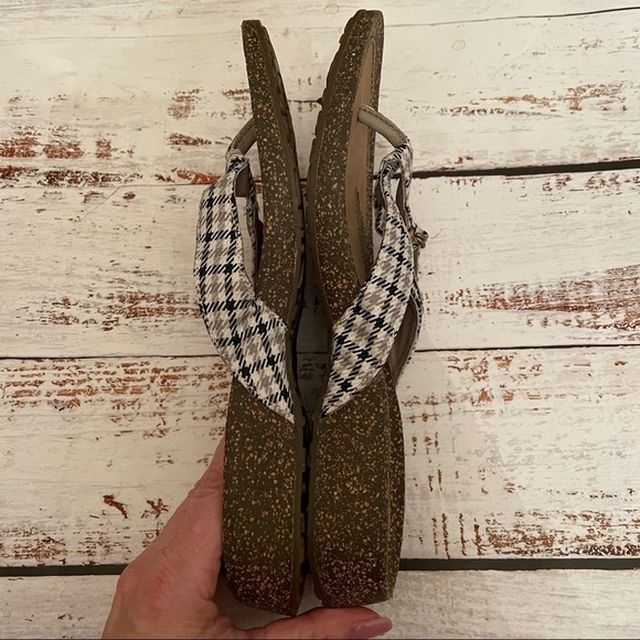 TEVA Women’s Size 7 Cork Houndstooth Flip Flops Sandals Summer Slip on shoe - Picture 4 of 11